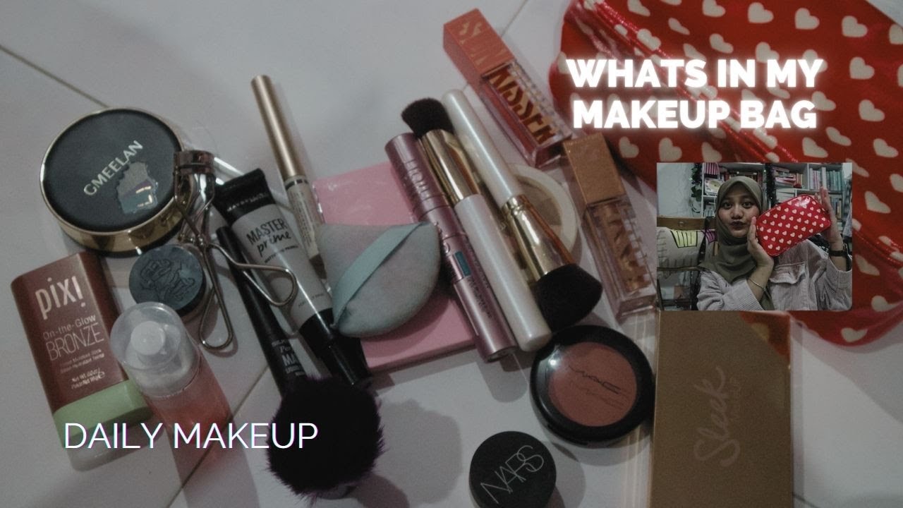 what's in my makeup bag/ pouch 💞💄👛