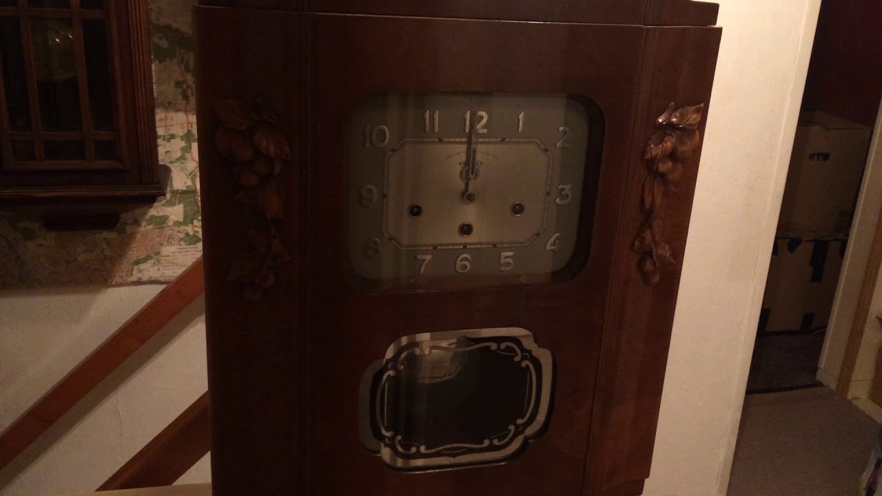 Clock collection Chiming Midnight Uhrensammlung schlägt Mitternacht