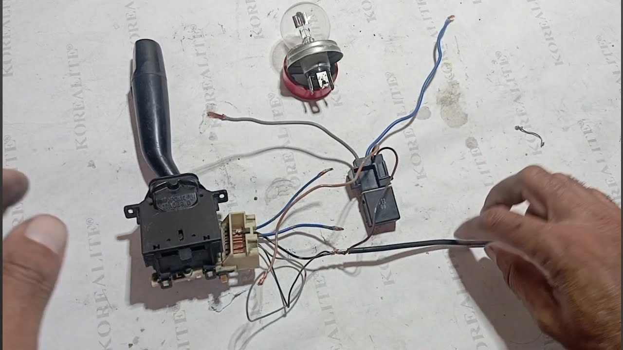 Headlight circuit of a Toyota car | Car headlight circuit diagram