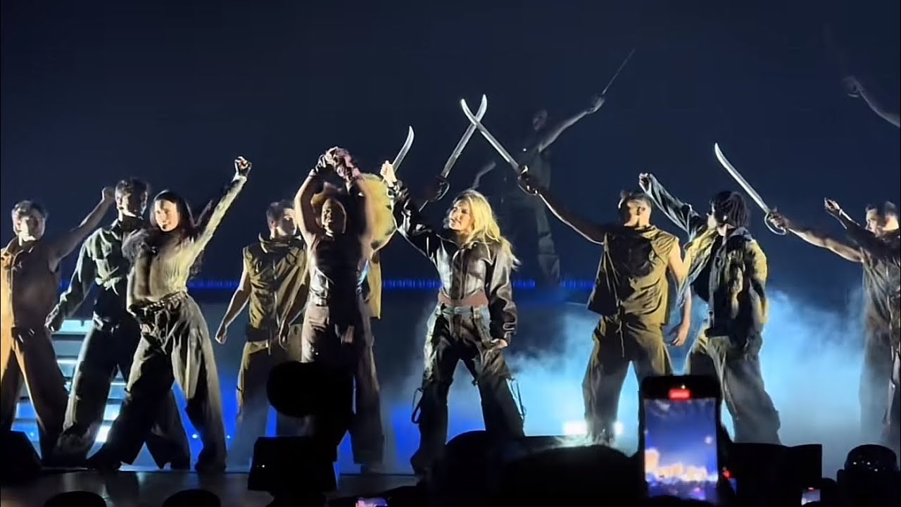Flesh & Bone/ I‘ts Going Down (Mashup) - Descendants/ Zombies: Worlds Collide  Tour