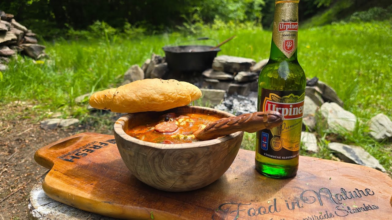 FAZUĽOVÁ POLIEVKA 🍲🥘 A PIVNÉ ROŽKY 🍺🥐|🌲 Food in Nature Slovakia 🔥☀️🌲