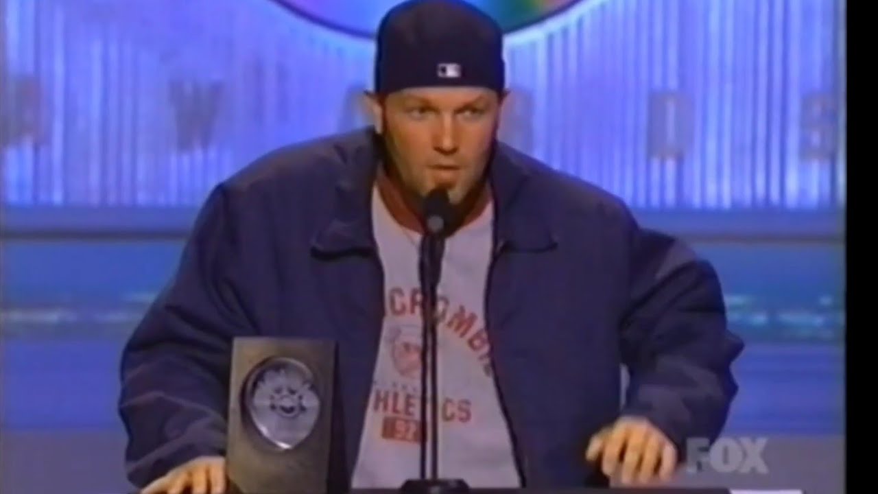 Limp Bizkit Wins the Modern Rock Group Award at the Blockbuster Entertainment Awards 2000