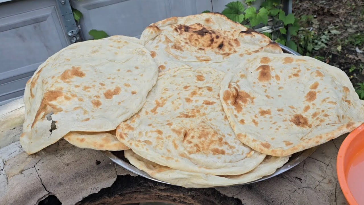 خبز بينور الطين وجوله حلوه يم الدجاجات ناخذ بيض  ونسوي اطيب ريوك  طاقه ايجابيه وندردش شويه وادعيه 