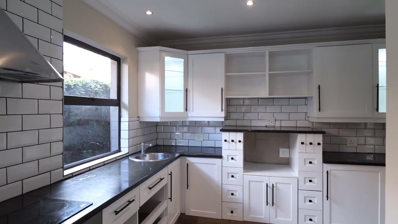 4 bedroom home set on a tranquil internal dam in Pecanwood Estate