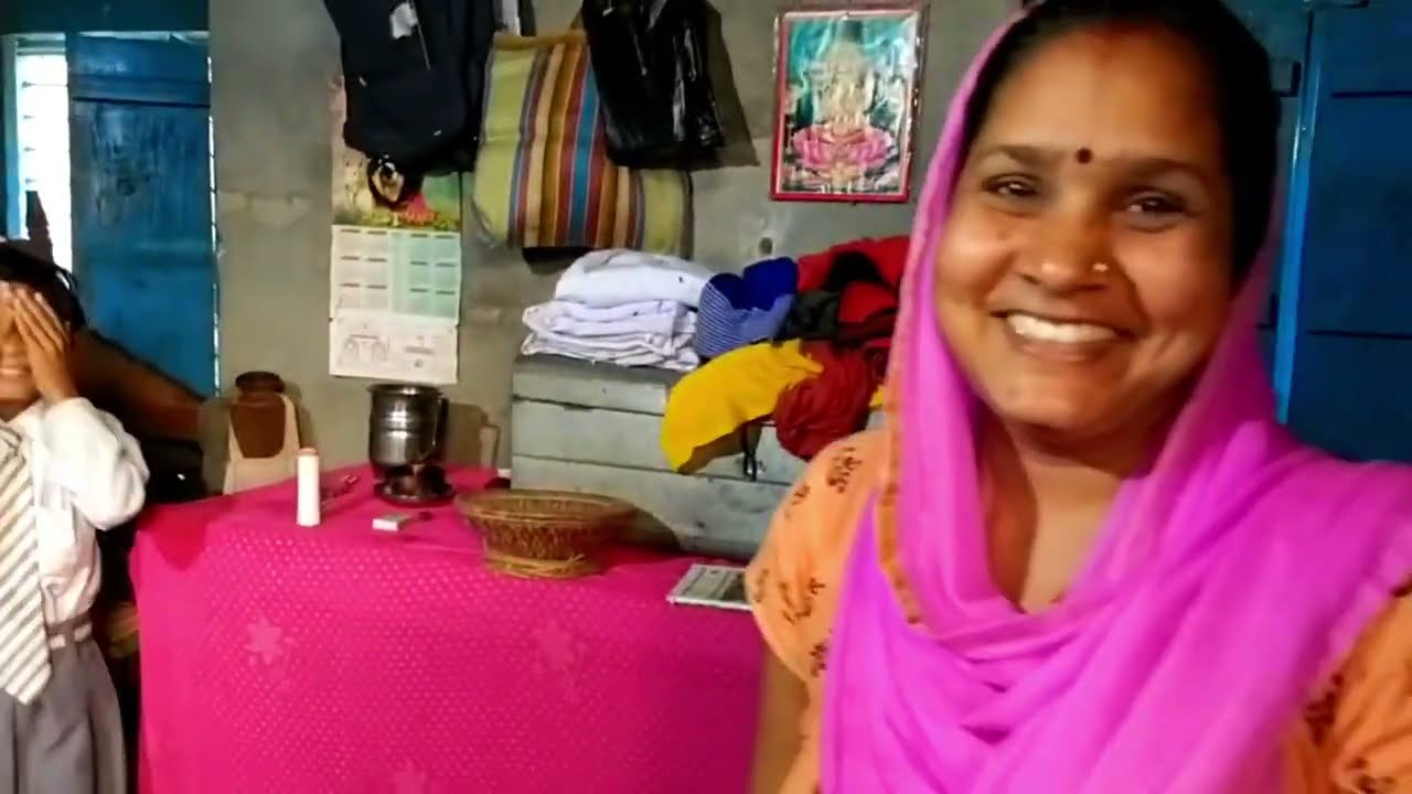 गोलू गोल्ड के पापा खाना बनाने में मेरा मदद कर रहे हैं सुबह सुबह बच्चे स्कूल जा रहे हैं