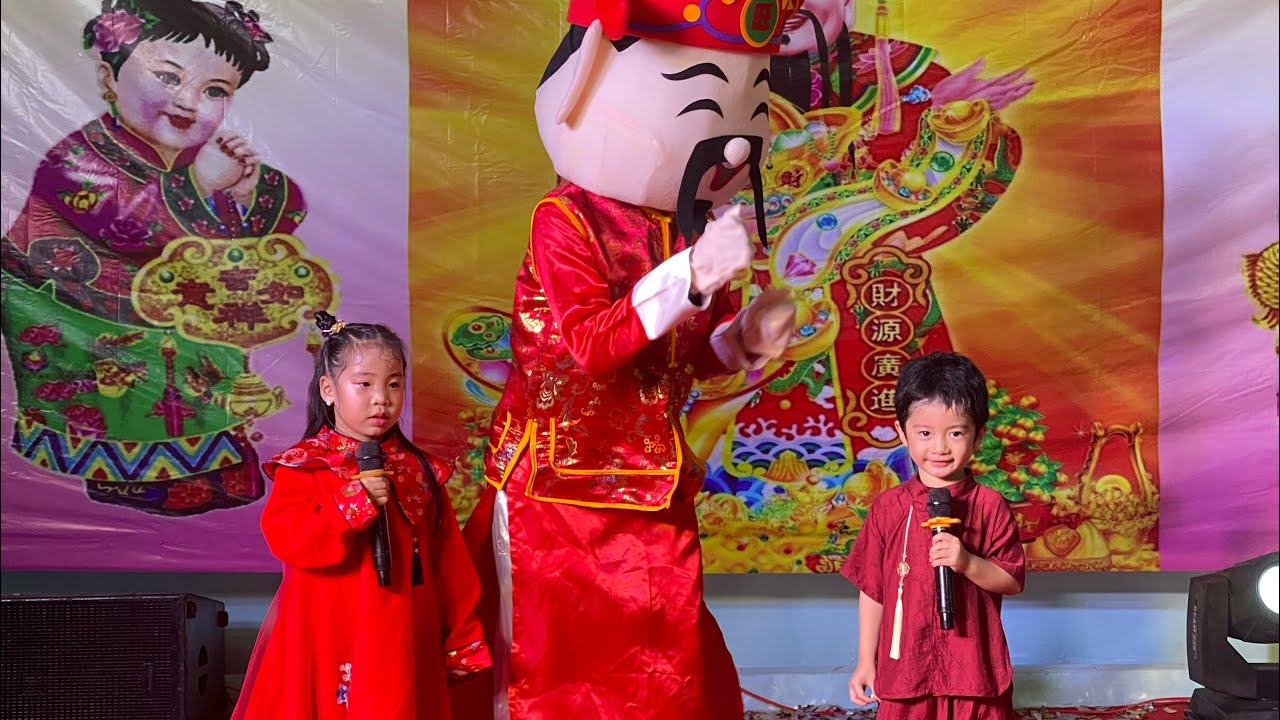 HẢO HẢO và HẠO HẠO hát tiếng Hoa mừng xuân THẦN TÀI ĐẾN (財神到) - Cny song
