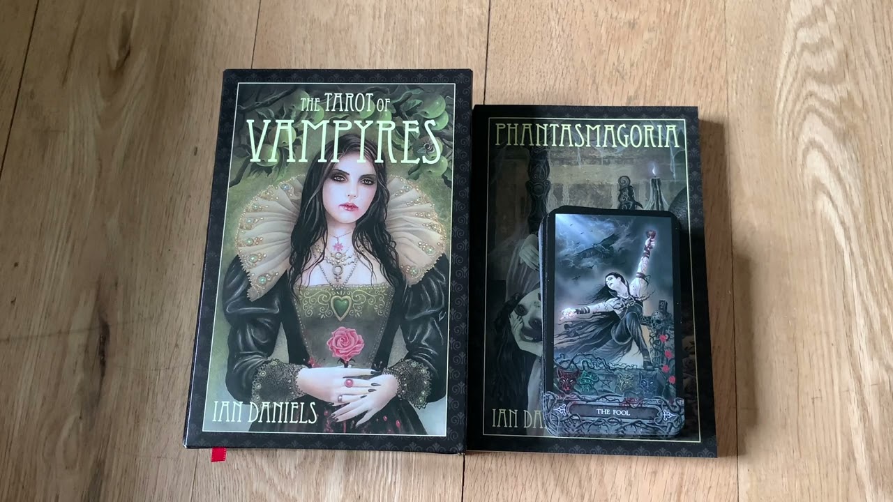 Recently OOP tarot of vampyres unbox, flip through, review