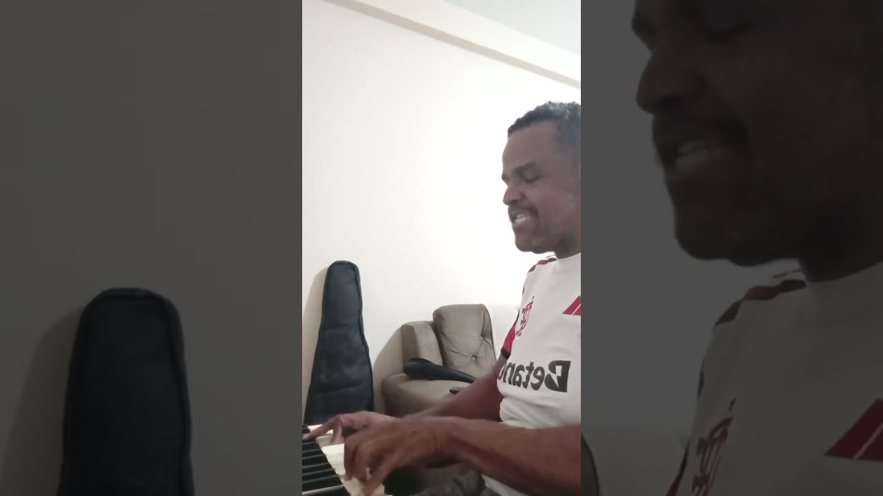 Louvor e Adoração. Grande é o Senhor+A honra, a glória+Tu és Santo. 