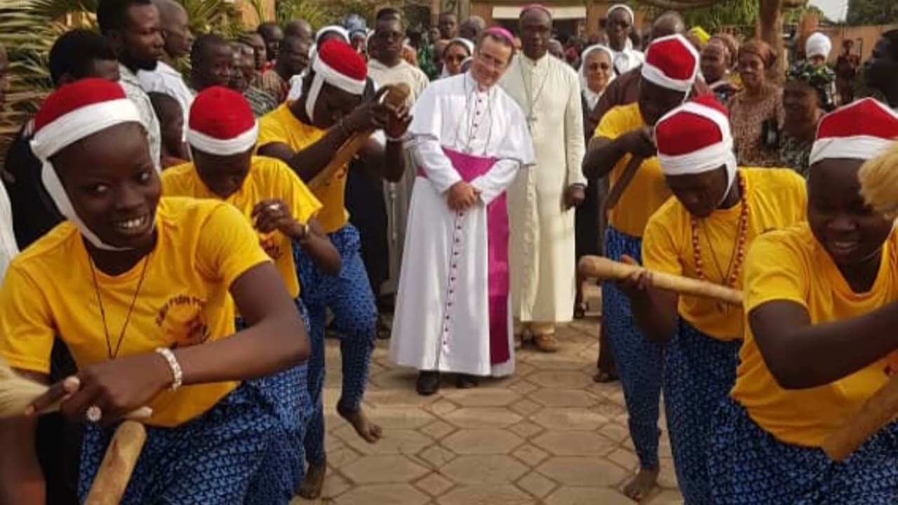 Visite du Nonce Mark Gerard Miles dans le diocese de N'Dali