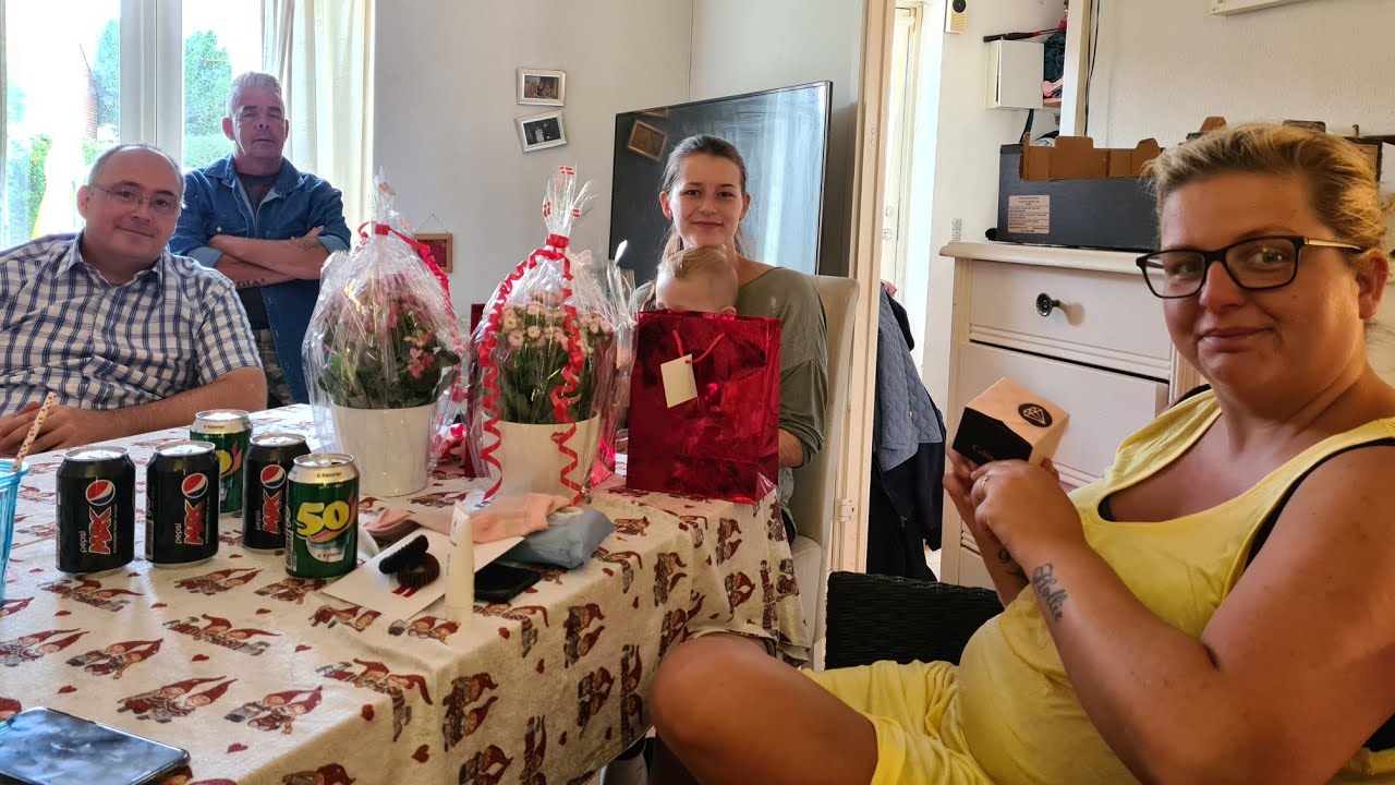 NADIA & MICHELLES FÆLLES FØDSELSDAG🇩🇰ÅBNER GAVER & PRANK🤣🎁