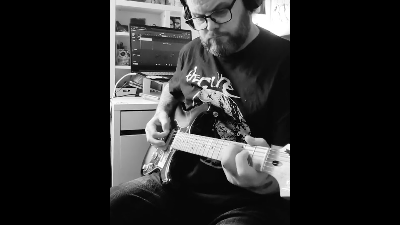 I dream of empty houses 