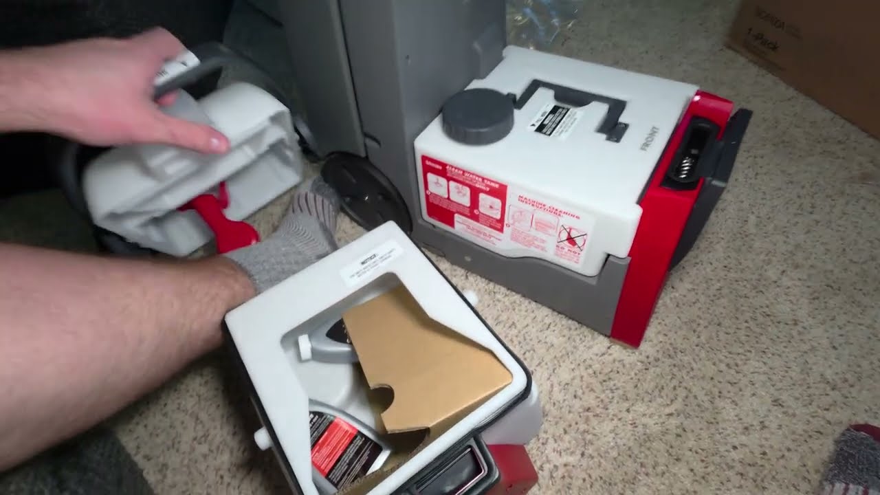 Распаковка чистящего средства для ковров Sanitaire Restore