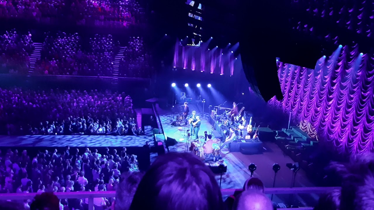 Bart Peeters en Ronny Mosuse live - Zeester met koffie  (Bart Peeters Deluxe - Lotto Arena)