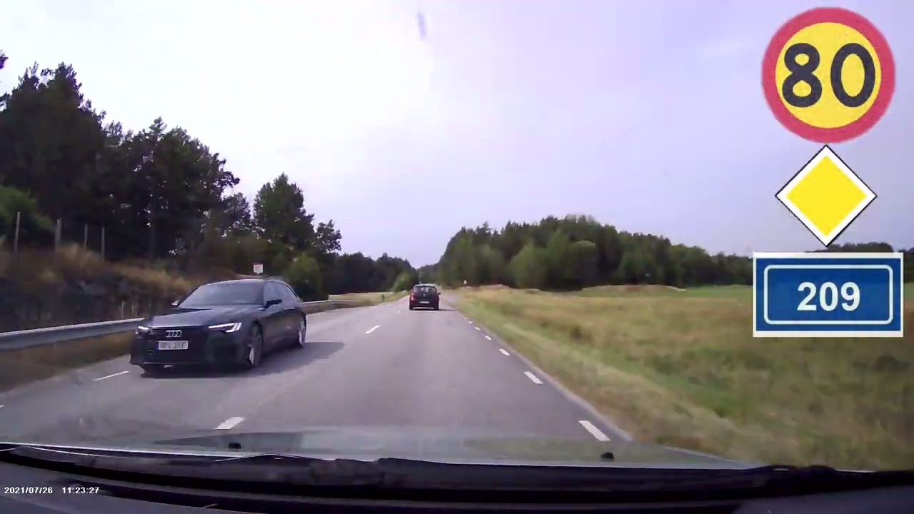 Landsvägskörning på Vikbolandet, Norrköpings kommun.