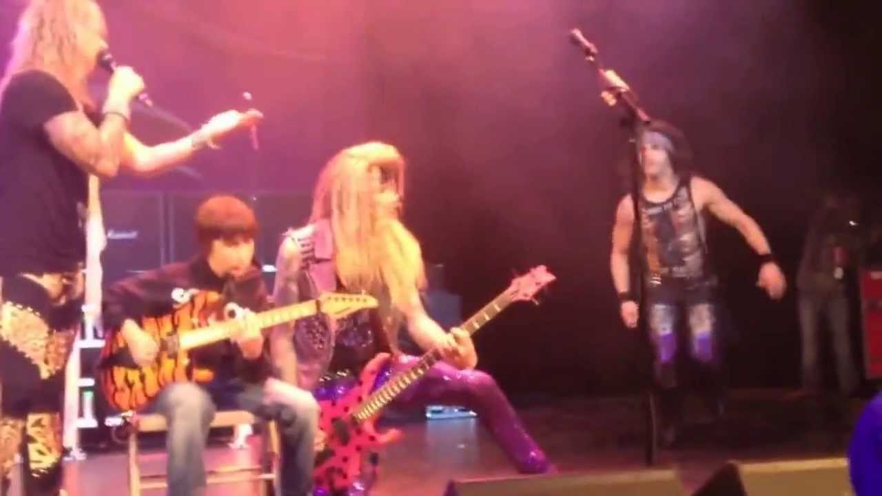 JustBuzz.fr - A 11 ans, il humilie le guitariste d'un groupe de m&eacute;tal