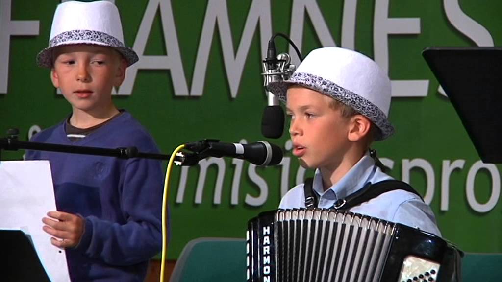 (553) Familien Kvendset: Skjønne landet