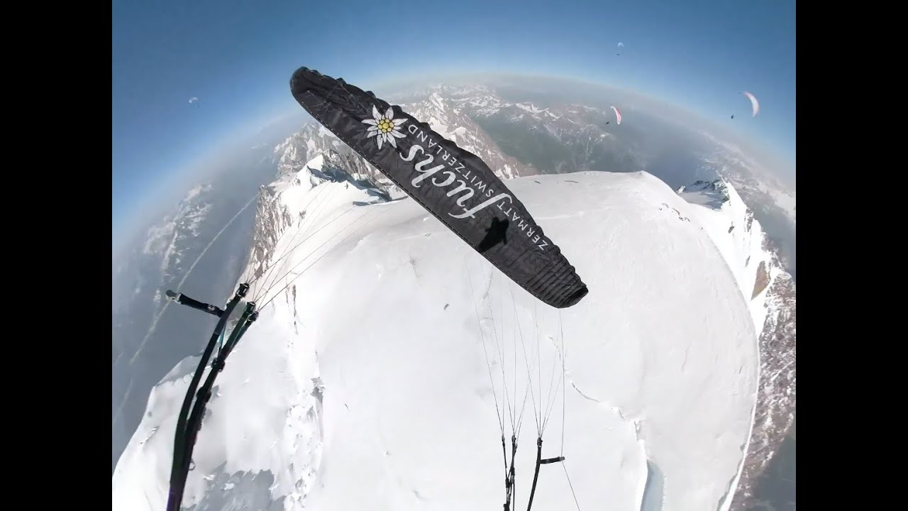 Paragliding top landing Mont Blanc
