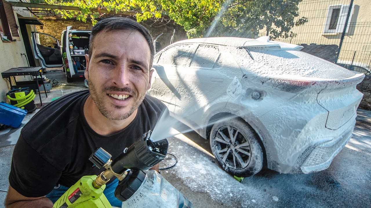 LA VÉRITÉ SUR L'ÉTAT DES VOITURES DE LOCATION : lavage d’une Toyota C-HR
