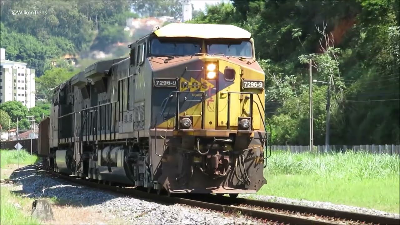 Composição de minério vazio com 136 vagões modelo GDT