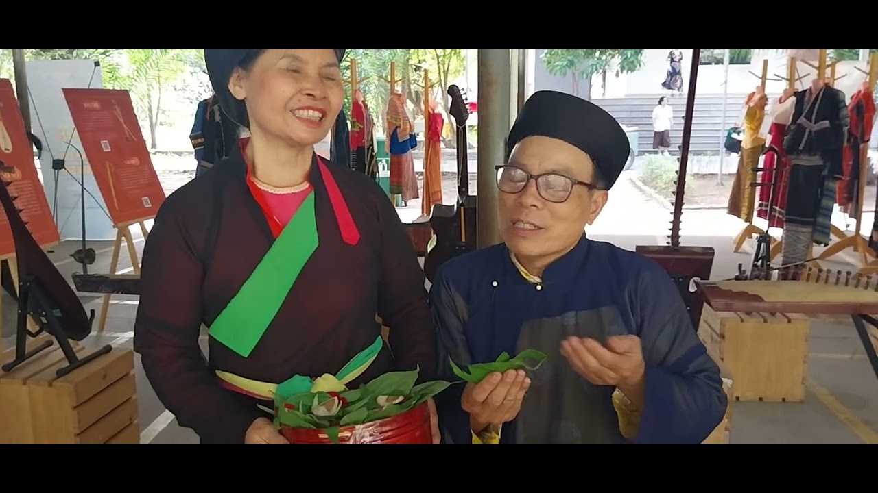 Cô chú hát quan họ trong chương trình Ngày hội Học sinh 