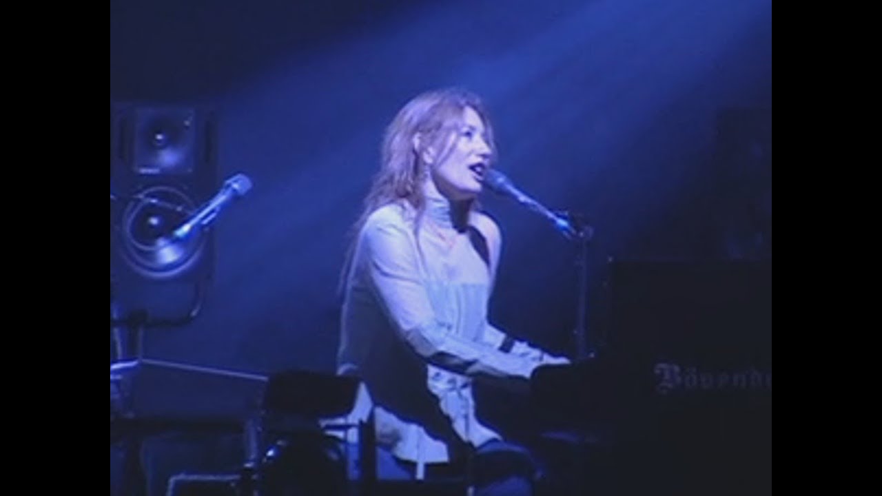 Tori Amos - 8/18/99 - 