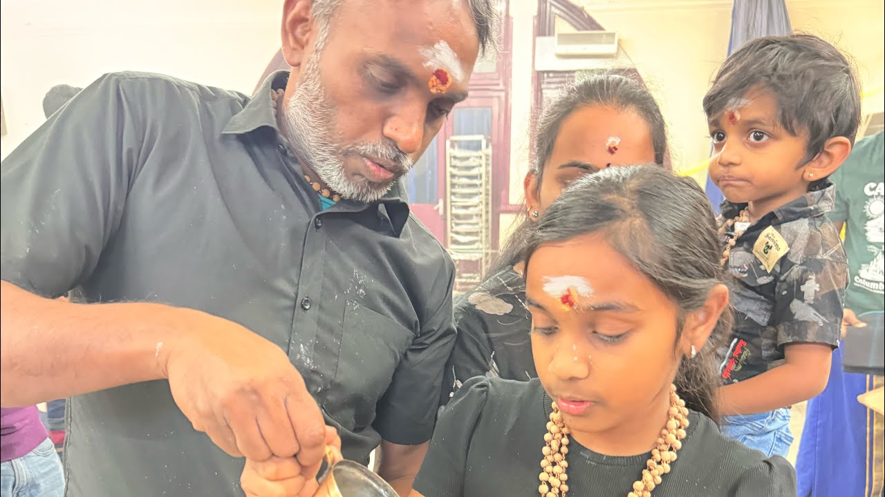 லண்டன் ஸ்ரீ முருகன் ஆலையத்தில் இருமுடி கட்டும் வைபவமும் 18 படி ஏறும் காட்சியும் 
