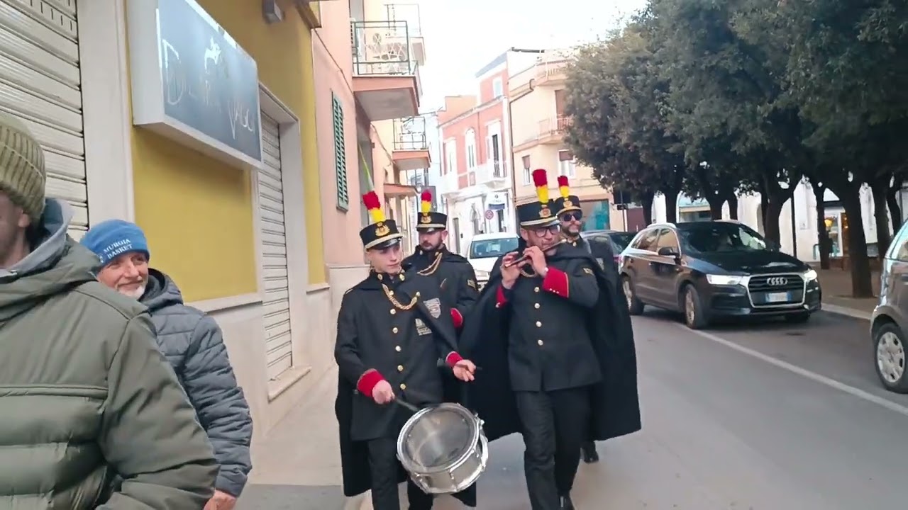 Bassa Musica Città di Molfetta....Marcia Lariana - Giro per le vie del paese - Stagione 2025
