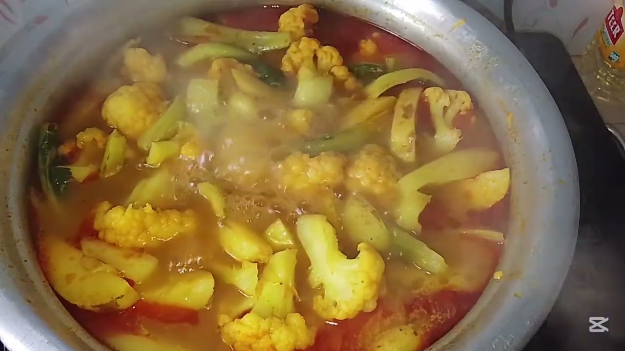 ফুলকপি আলু দিয়ে মাছ রান্না করছি 