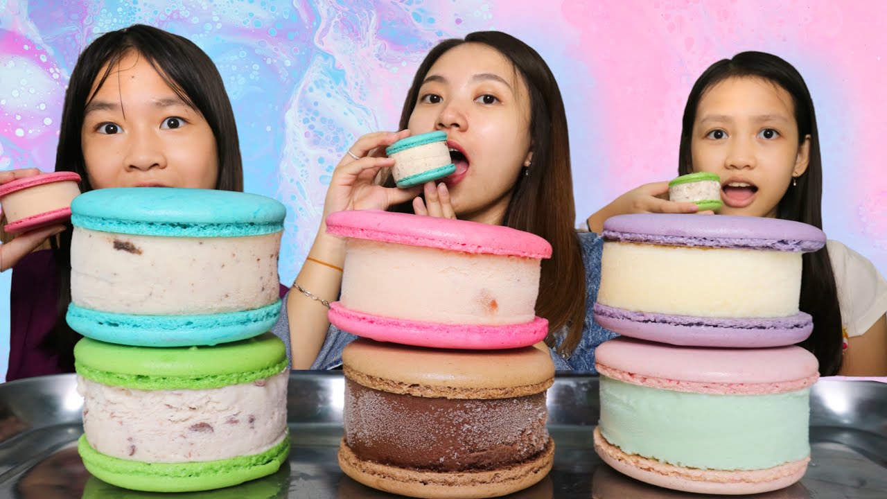 MUKBANG ICE CREAM MACARON SANDWICH CHOCOLATE, BUBBLE GUM, GREENTEA, TARO, STRAWBERRY