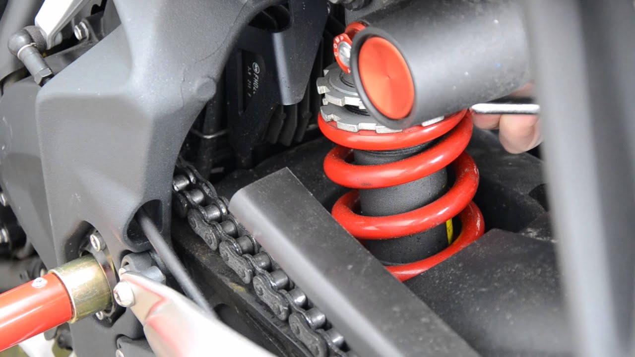 Street Triple R, Rear shock pre-load adjustment