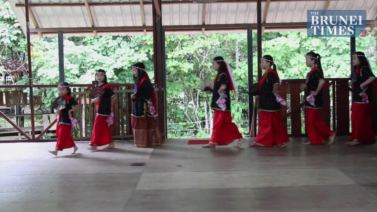 Dusun Tutong dari Brunei, Borneo : Tarian Tamarok