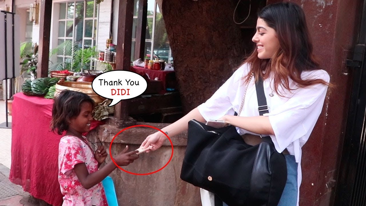 Alaia F Makes A Little Poor Kid Happy With Her Sweet Gesture By Giving Money