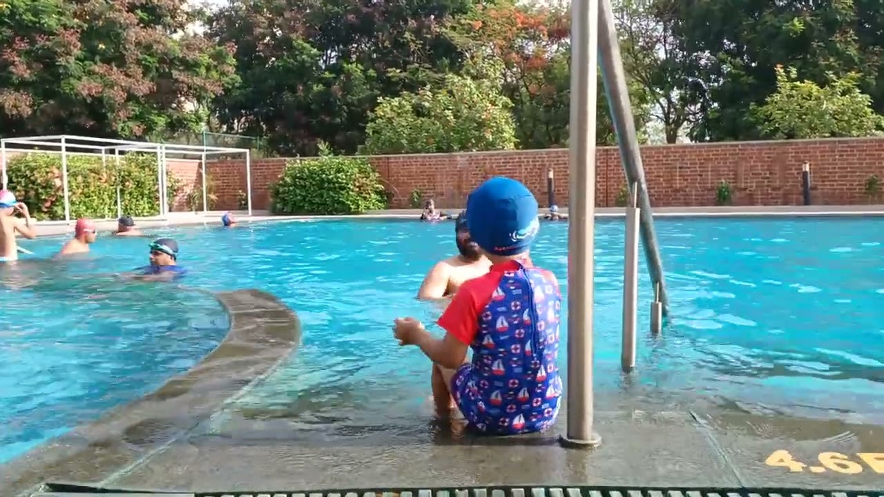 Swimming pool masti with Papa, May'23