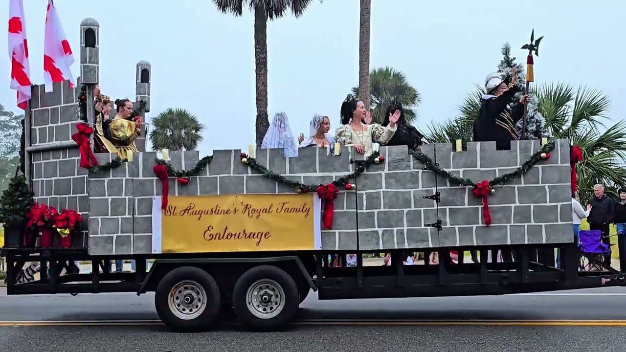 St. Augustine Christmas Parade 2025 | Foggy Morning, Free Shuttle & Holiday Magic 🎄
