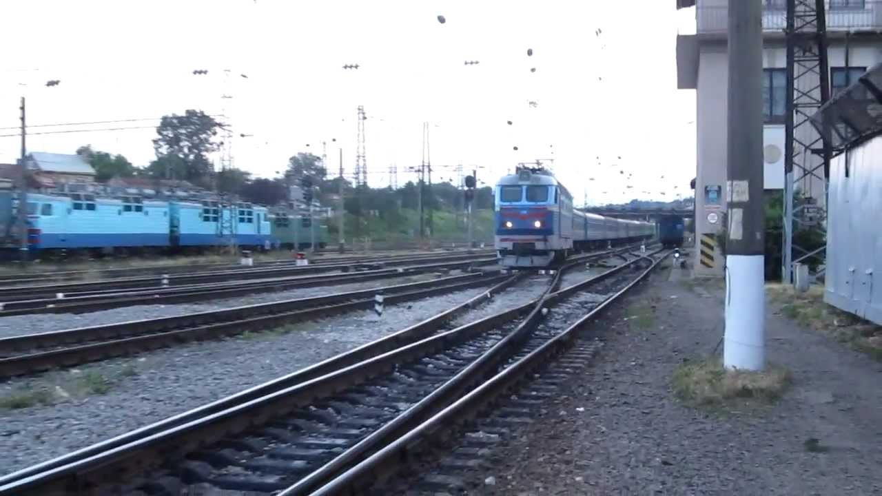ЧС4-063)) з пас.№49 