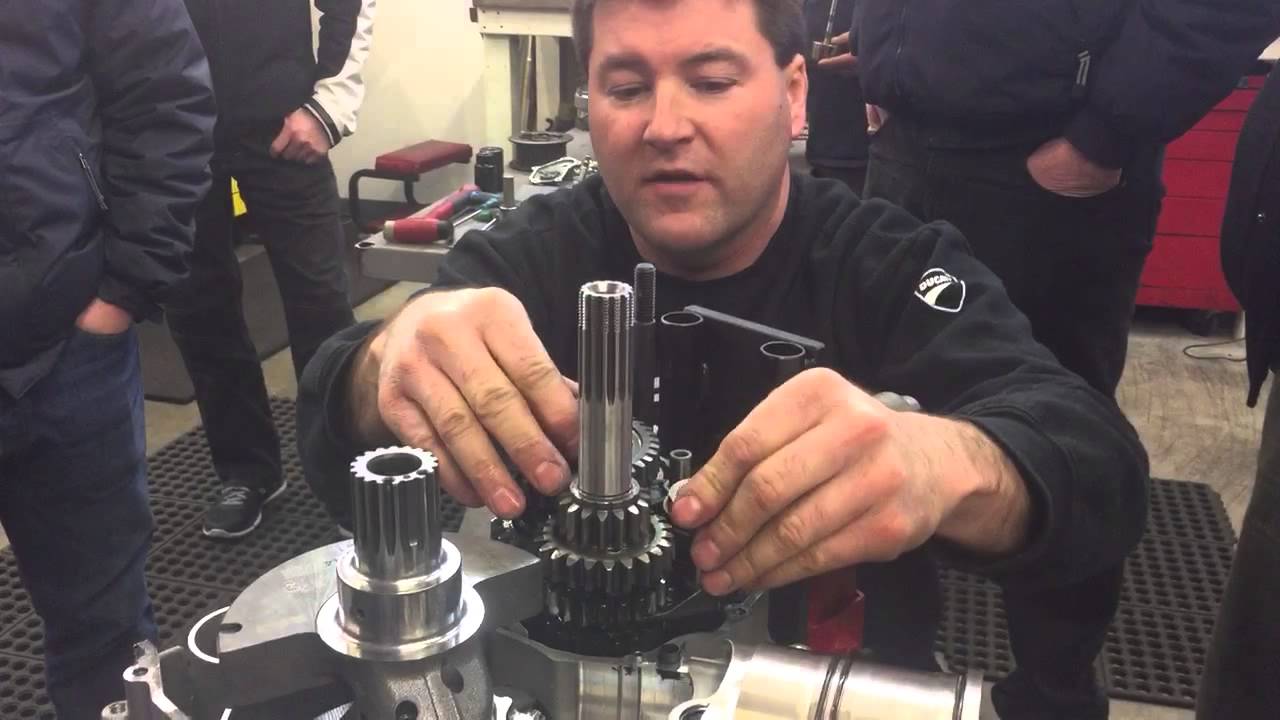 Tearing down Panigale 1199 motor.