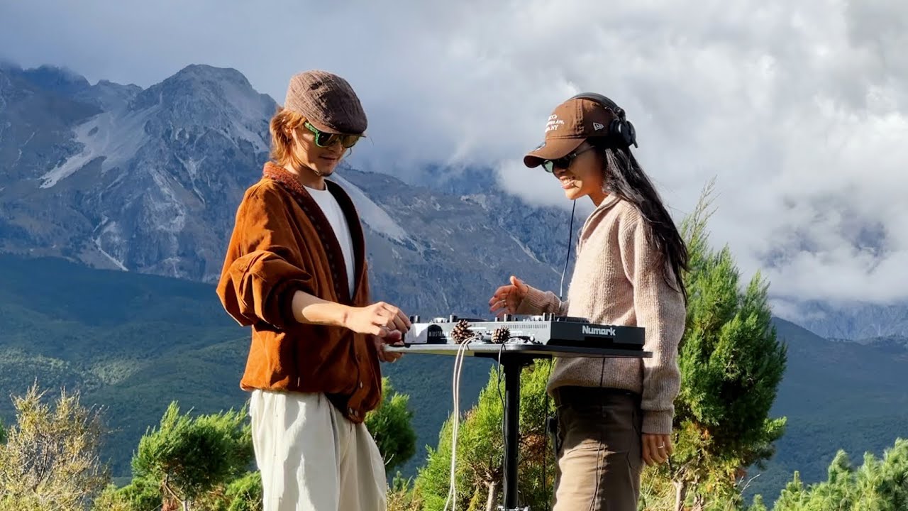 minimal house mix by the mountain