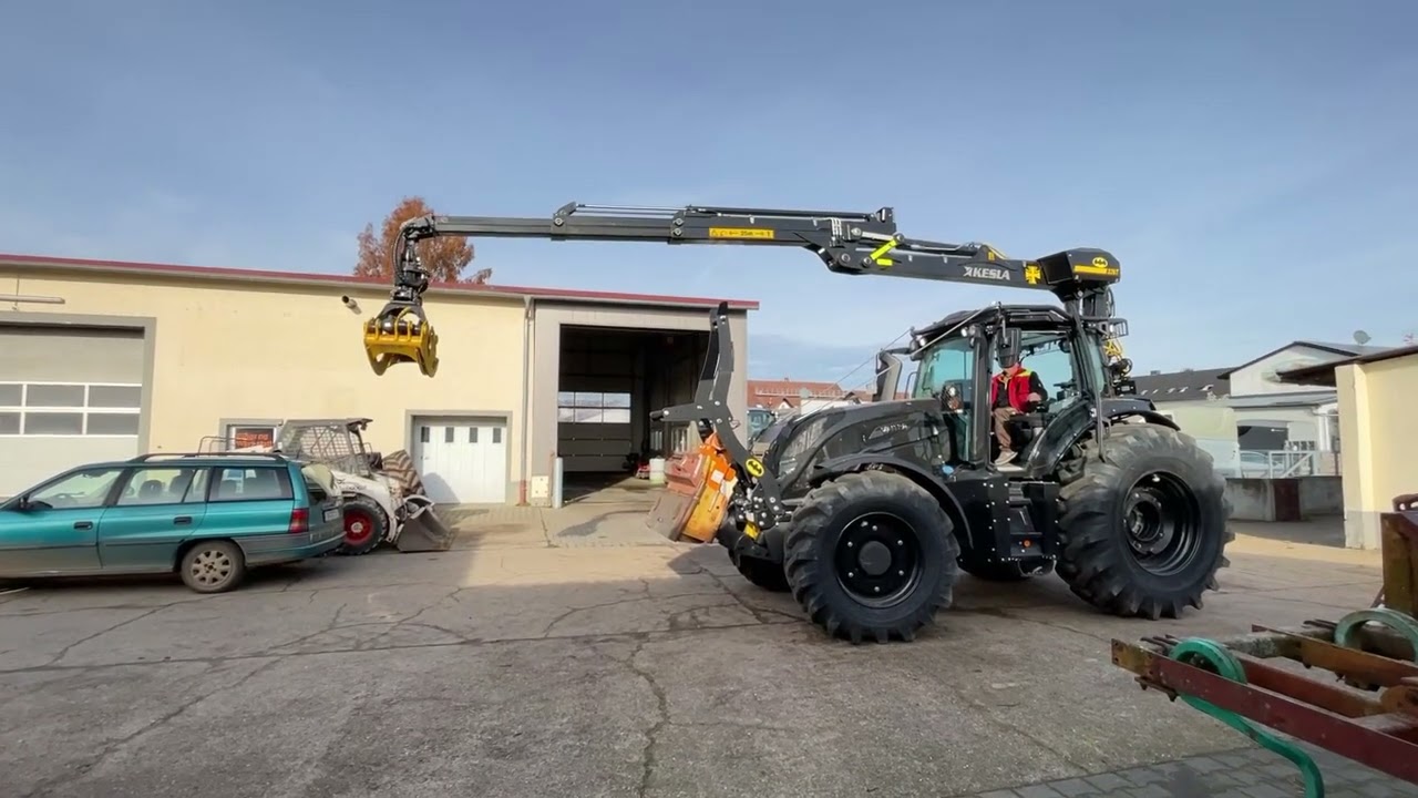 Traktor mit Kranaufbau - Valtra T175 EV (2023) mit Kesla 326 T Forwarderkran