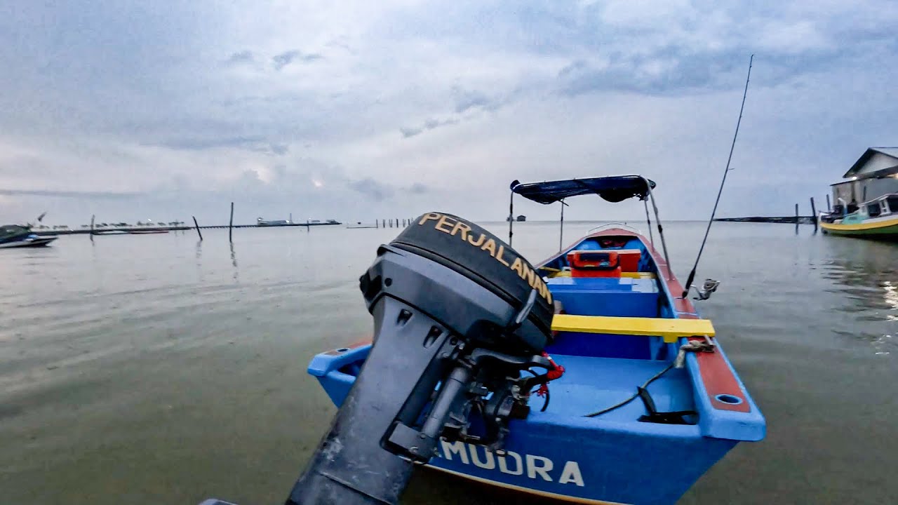Ngerinya Mancing Saat Angin Utara Turun Kencang,, Hantam Boat Mancing Hampir Boncos !!