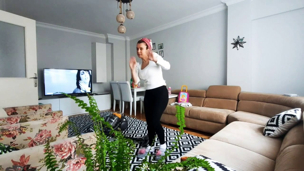 Deli gibi temizlik yaptım .Durmadan Dipköşe temizlik bitmek bilmedi salon temizlik camlar yetismedi