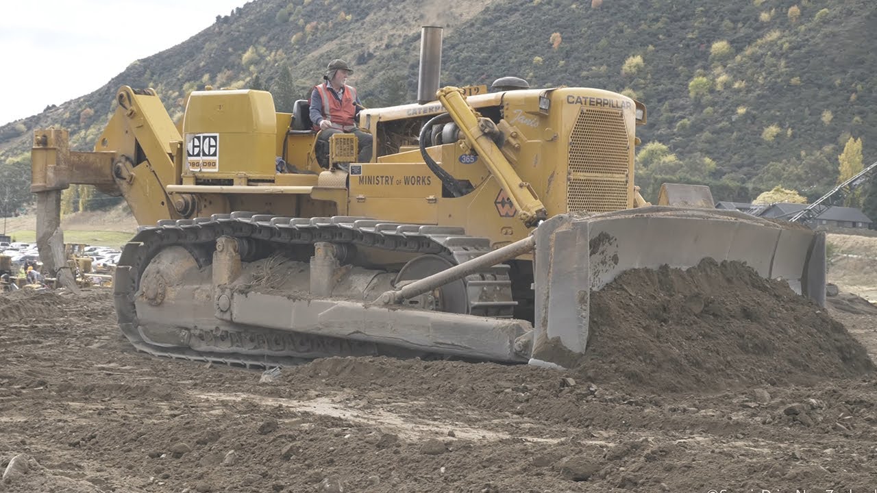 Vintage Caterpillar D9G Bulldozer Pushing Dirt