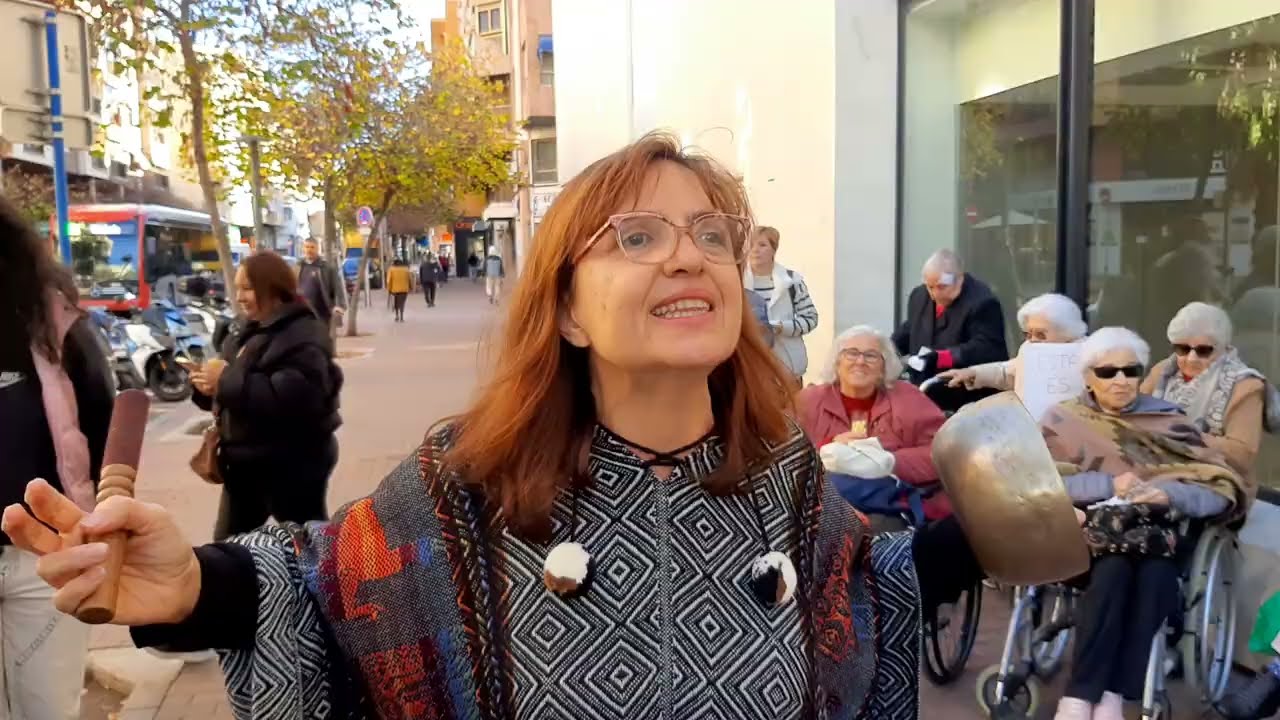 Las 12 Campanadas  con los Mayores en el Centro de Dia plaza de América Alicante,  Concentración 