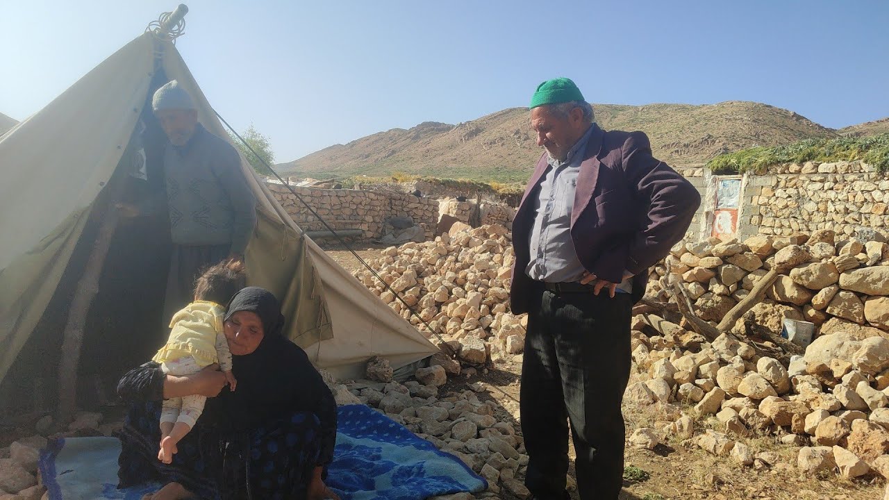 زندگی روزمره عشایری خانواده محمد و زهرا | کمک سید بزرگوار و رهایی از چادر به خانه‌های جدید