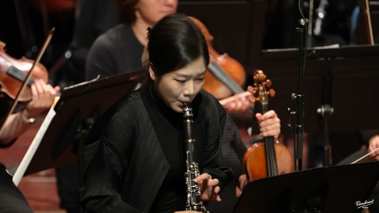 Yebin Seo plays E. Desimpelaere clarinet Concerto