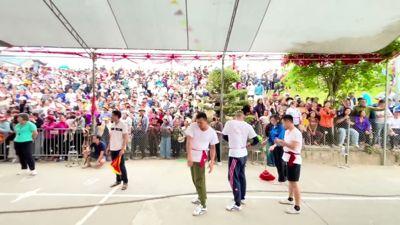 Trận chung kết giải kéo co Thượng Trì năm 2026 giữa đội xóm Quý Đình Đông và xóm Giếng.