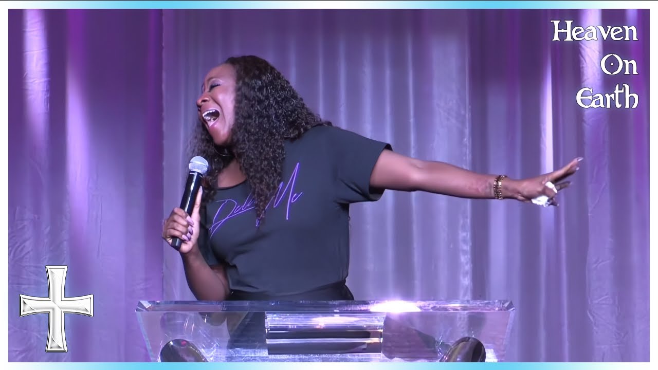 Le Andria Johnson - TESTIMONY Hymn Medley (VERY EMOTIONAL)