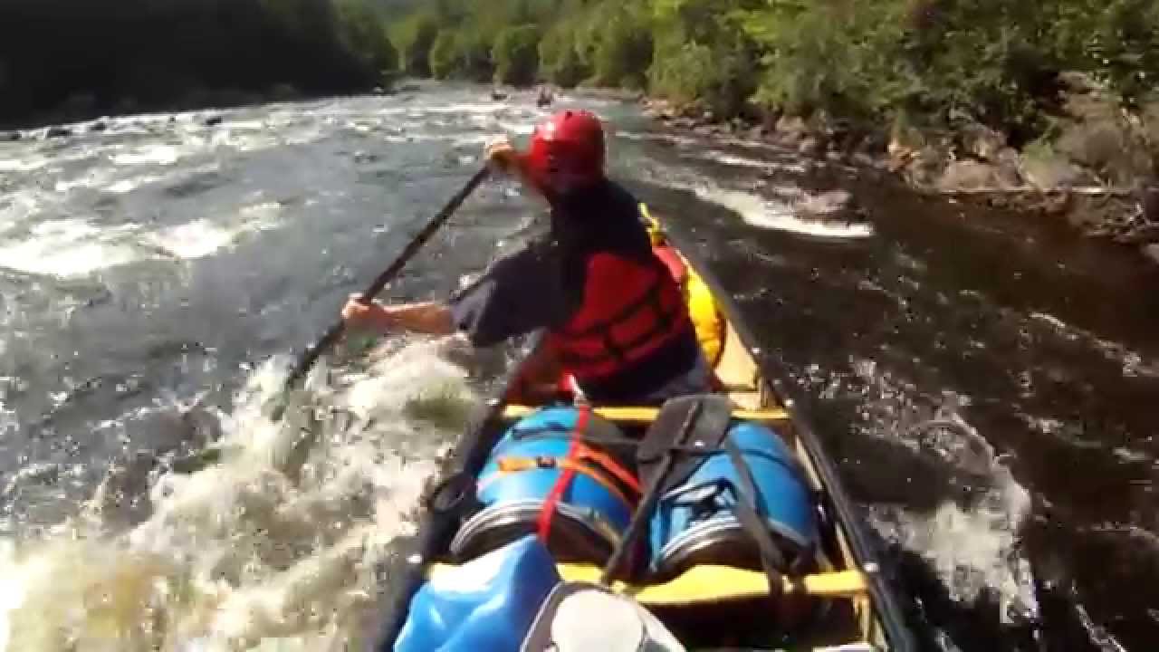 Canot camping sur la rivière Malbaie