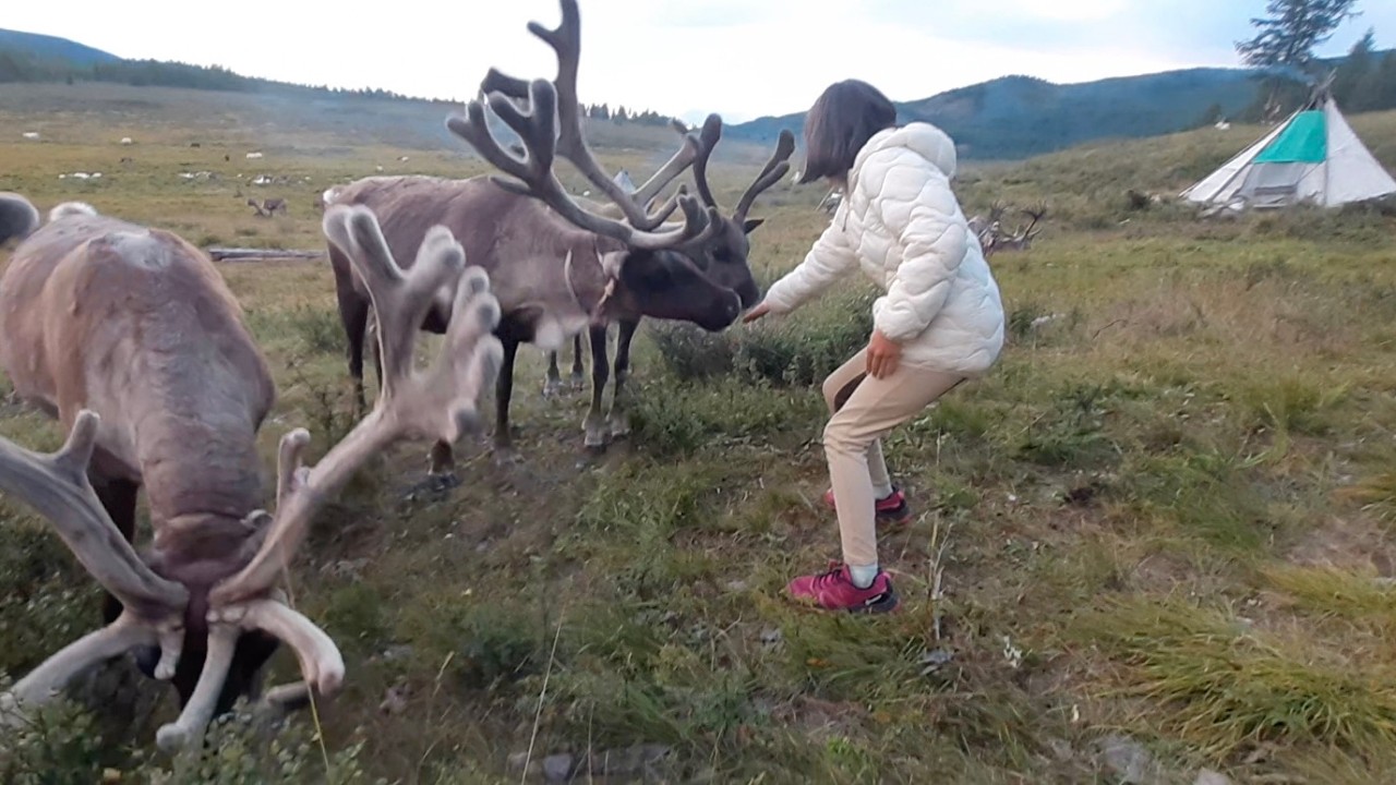 6. atala. Bi egun Mongoliako elur oreinen tribuarekin: Tsaatanak (Ekialdeko kanpamendua)