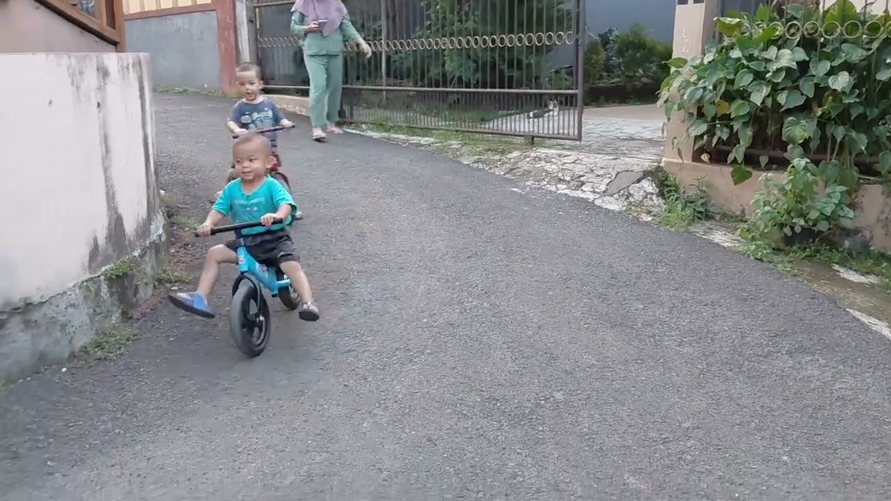 Bocil balapan push bike