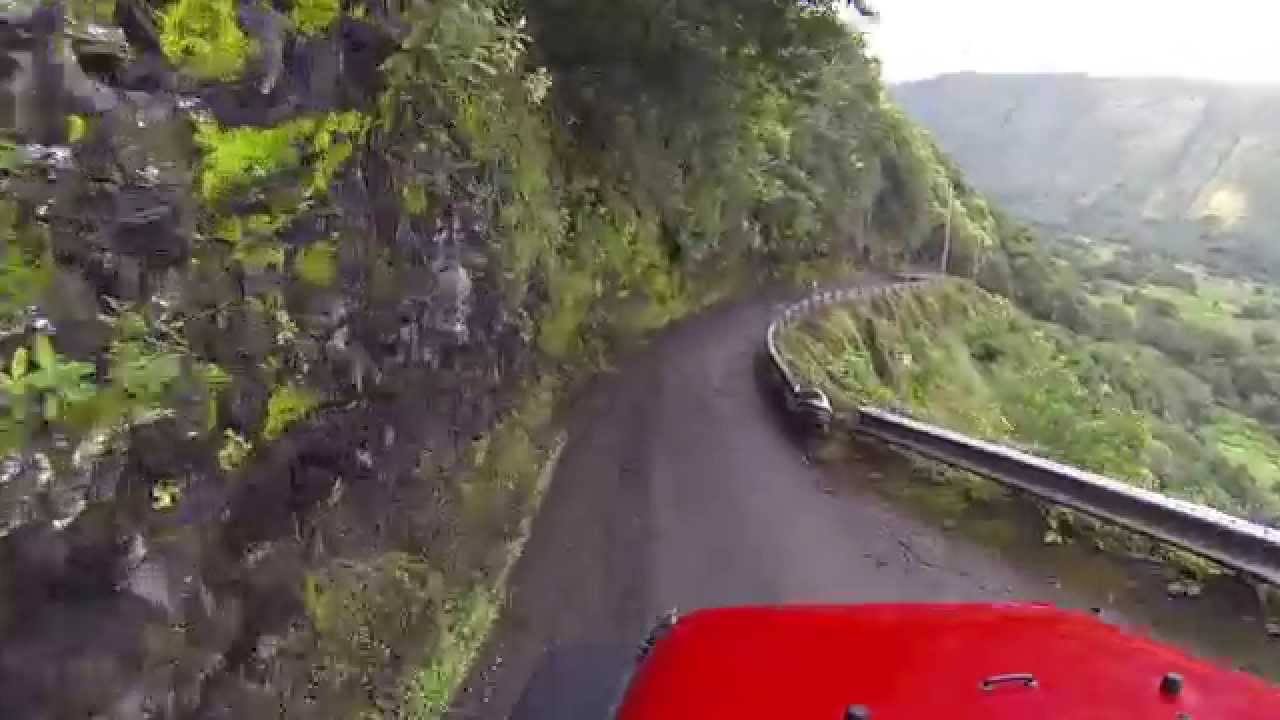 Waipi'o Valley - Drive Down to the Beach